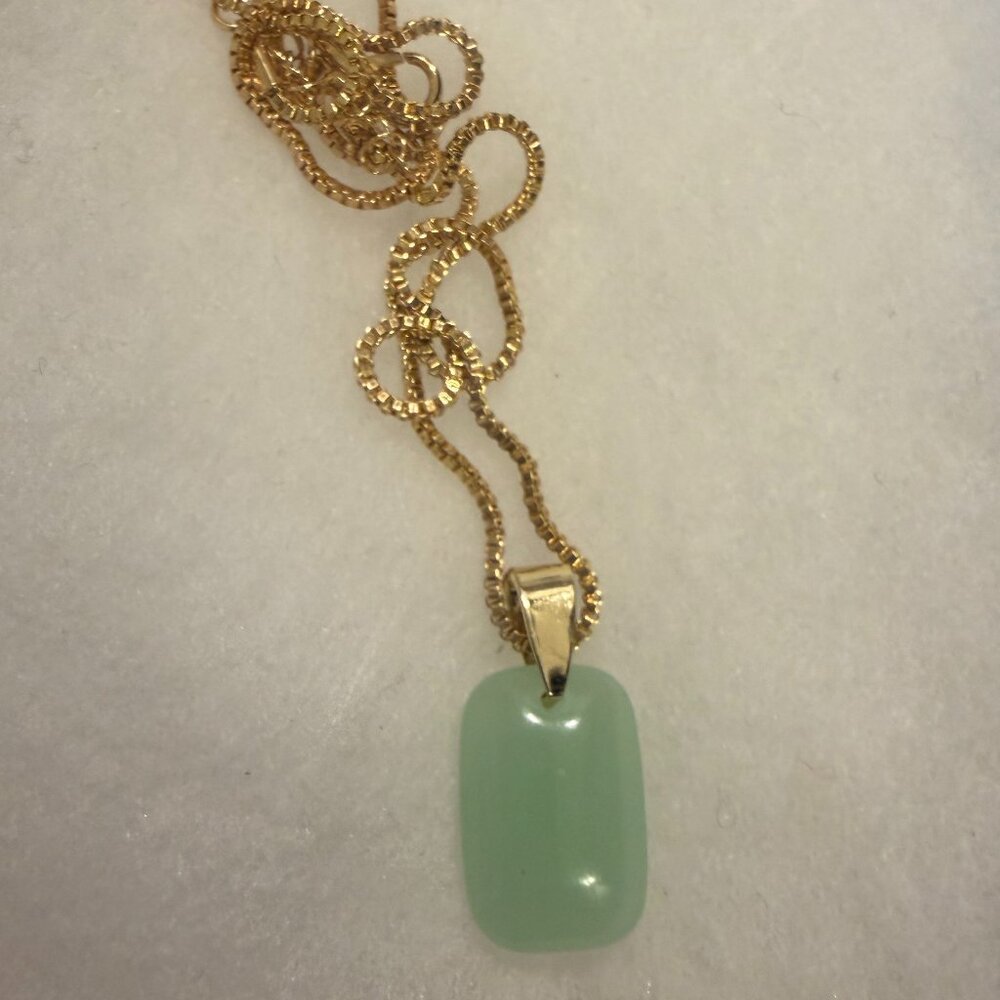 Vintage Green Gemstone Pendant Necklace • Gold Tone Box Chain • Minimalist Jade- - Picture 1 of 5